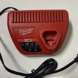 Milwaukee M12 12-Volt Lithium-Ion Battery Charger