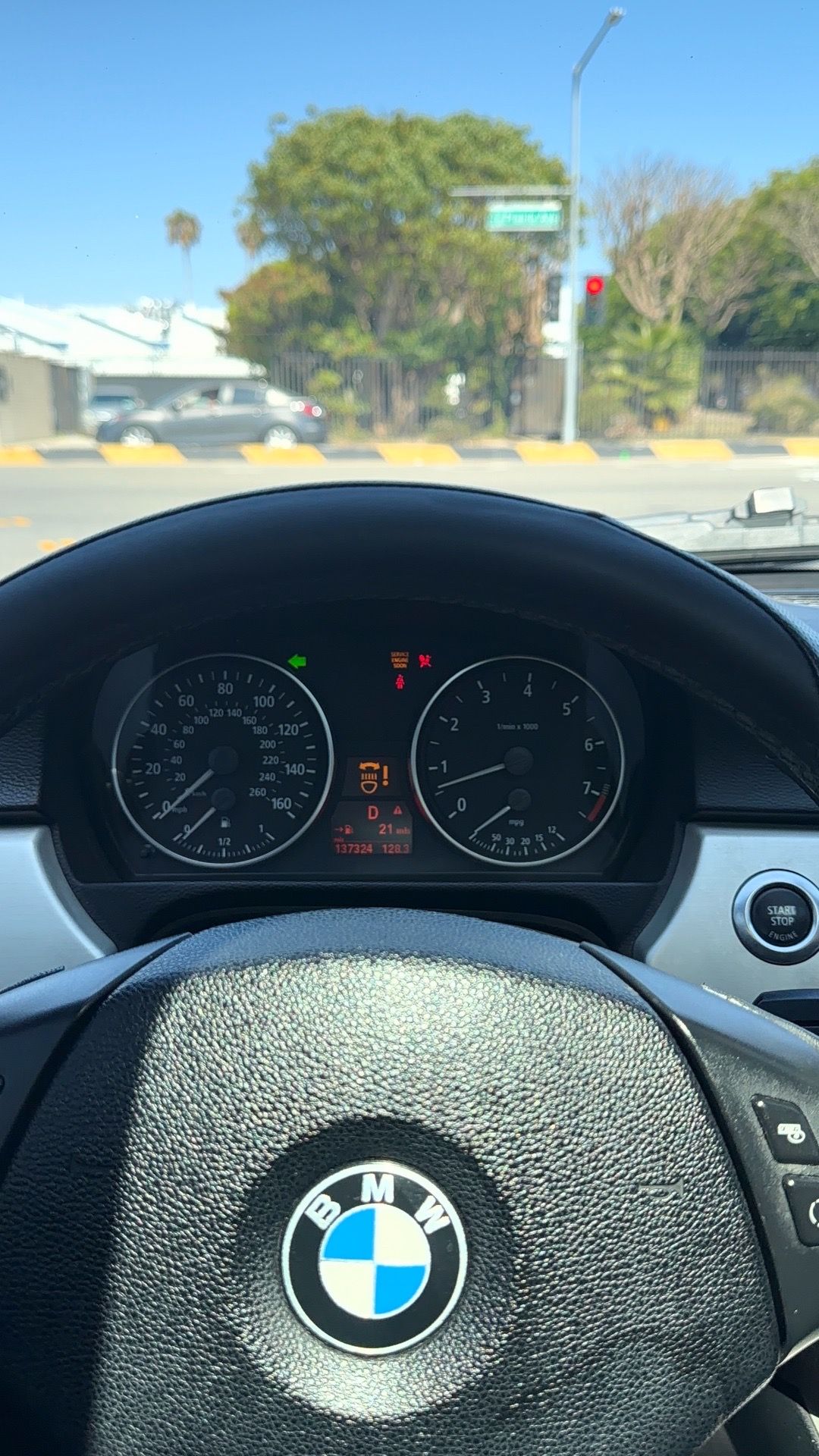 BMW 2006 Color gris, interior negro