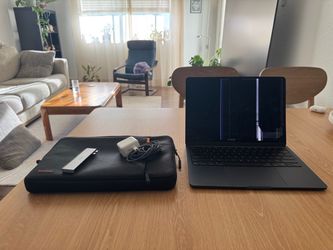 MacBook Air 13" M4 (2025) – 16GB/256GB – 100% Battery – Screen Broken, Works w/ Monitor