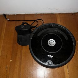 iRobot Roomba 675 Robotic Bagless Cordless Vacuum Edge Cleaning Charging Dock