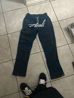 Asaali sweats