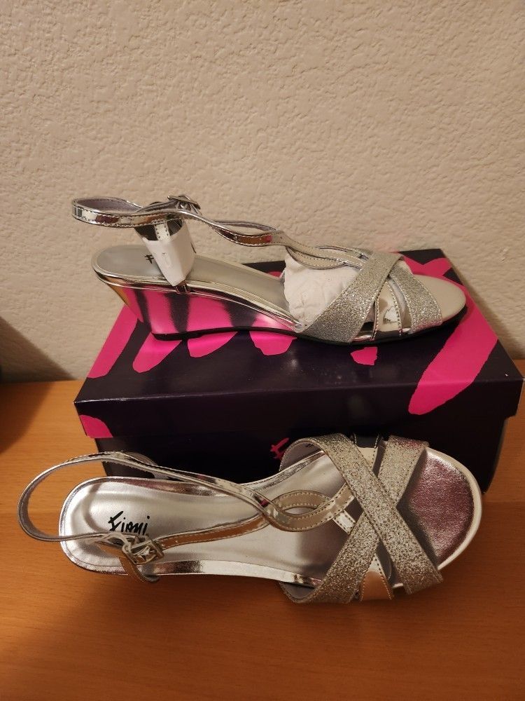 Silver wedge low heel - 7.5