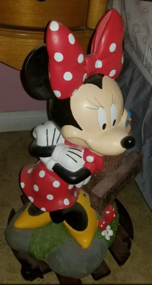 Disney, Yard Decoration Minnie Mouse Lighted Ceramic Decoration Display, Solar with Welcome Sign Minnie Mouse, Lights Up Brightly, Retired, Brand New.