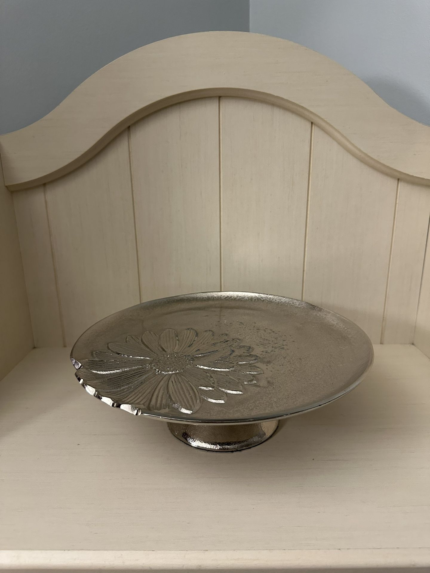 Silver Plated Pedestal Cake Stand - Daisy 🌼 Embossed