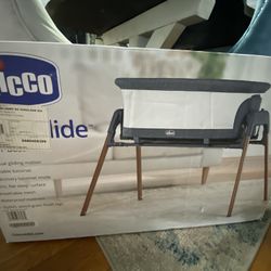 Chicco LullaGlide Glide 3 In 1 Bassinet (New)