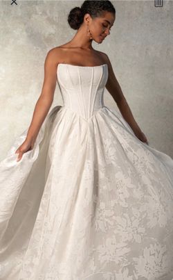 New Essence of Australia Wedding Dress $1,000 Discount