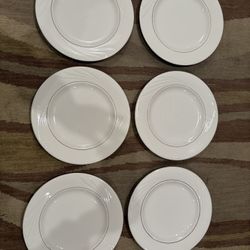 6 Dinner Plates - Gibson brand 