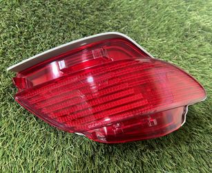 Passenger Rear Side Marker Light 2010-2015 Lexus
