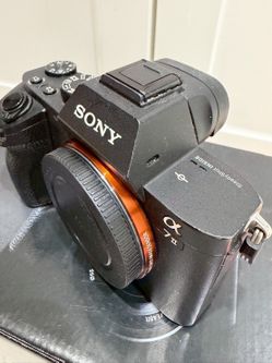 Sony a7 II (ILCE-7M2) Body & FE 28-70mm OSS Lens Bundle - Low Shutter Count