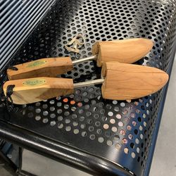 Woodrich Adjustable Shoe Cedar Tree Form Stretcher
