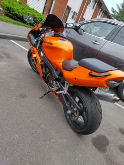 2003 Kawasaki Ninja Zx7R for Sale in Holyoke, MA - OfferUp