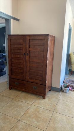 Tv /bookshelf