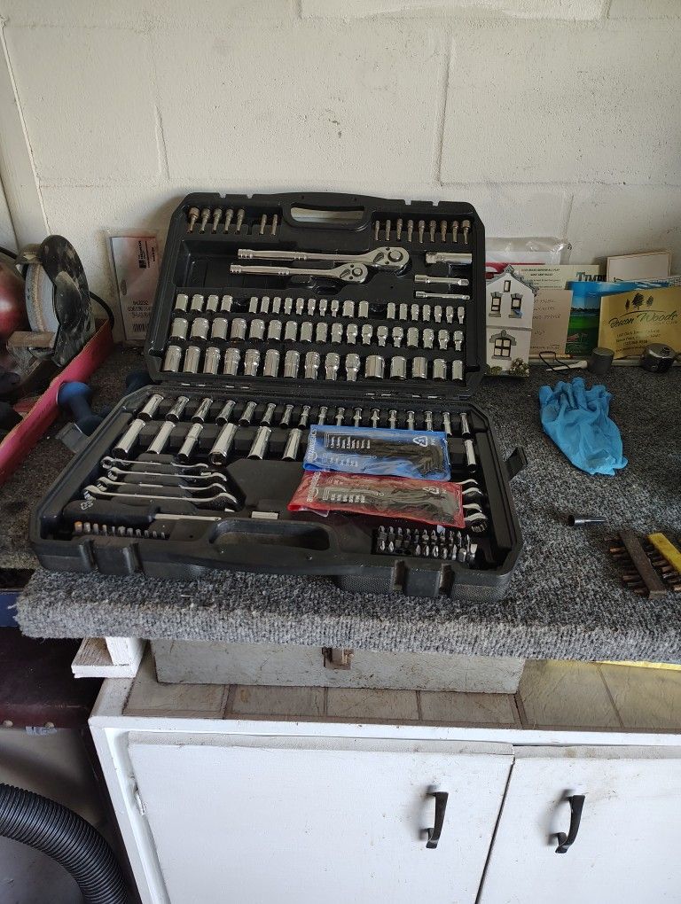Amazon Basics Tool Set $195 Pieces