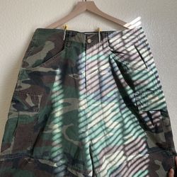 GV Gallery Camo Shorts Size Medium 