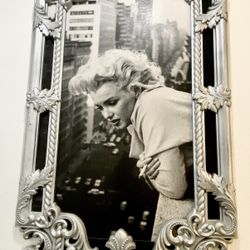 Marilyn Monroe Hard Poster + Antique Frame