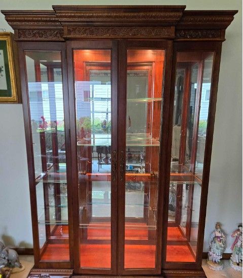 Pulaski 50x77 Very Heavy Mahogany Hamd Carved Claw Feet Glass Shelves Curio Cabinet Great Shape