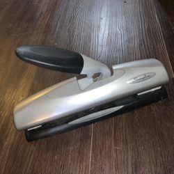 Swingline 3 Hole Puncher 
