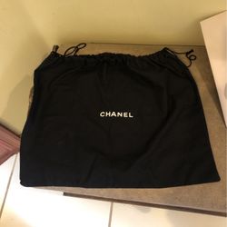 Chanel Orig Dust Bag https://offerup.com/redirect/?o=TWVkLk5ldw==