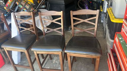 Three bar chair very good condition. Brand new.