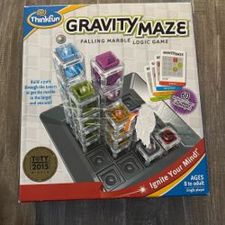 Gravity Maze Falling Maze Game