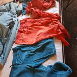 New 2 Pair Of Sweatpants And Sweatshirts 