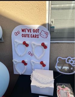 Hello kitty we’ve got cute ears stand