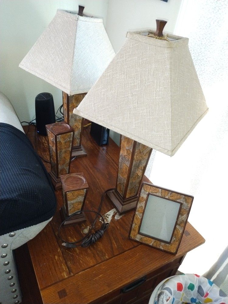 Lamps And Pictures Fram