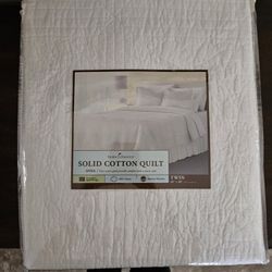 TWIN, White Med Weight Tightly Quilted Comforter $20.00 New Giftable
