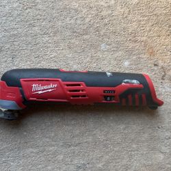 Milwaukee Isolating Saw