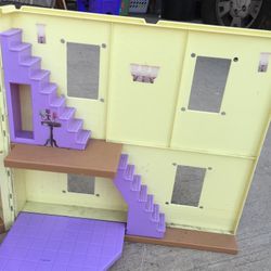 Beautiful Play House $10.00 Firm