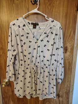 Coco Shay Bow Print Zip-Front Tunic Top