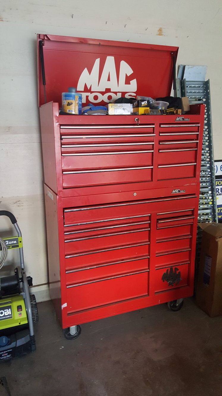 Mac tool chest with tools and key