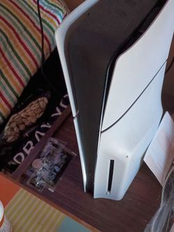 PlayStation 5 disk edition. One controller