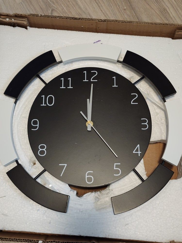 Analog wall clock 14.5" x 14.5"