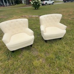 Set of 2 Tufted Accent Chairs – Cream/Ivory