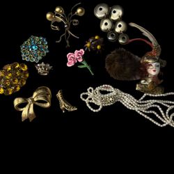 Lot Of Vintage Brooches 