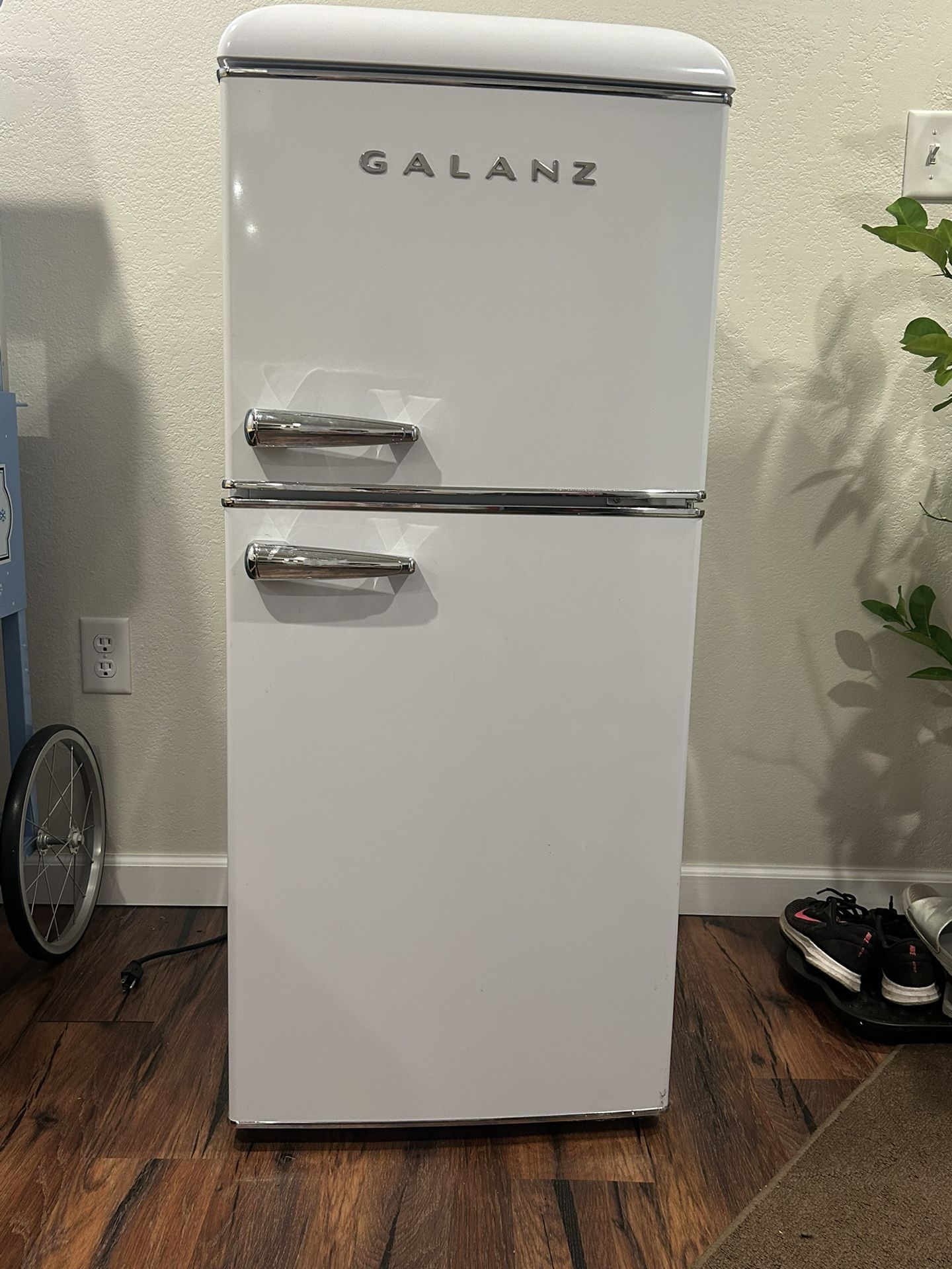 Galanz Mini Fridge