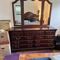 Dresser With Mirror 