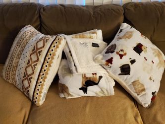 Cuddl Duds Throw And Pillows