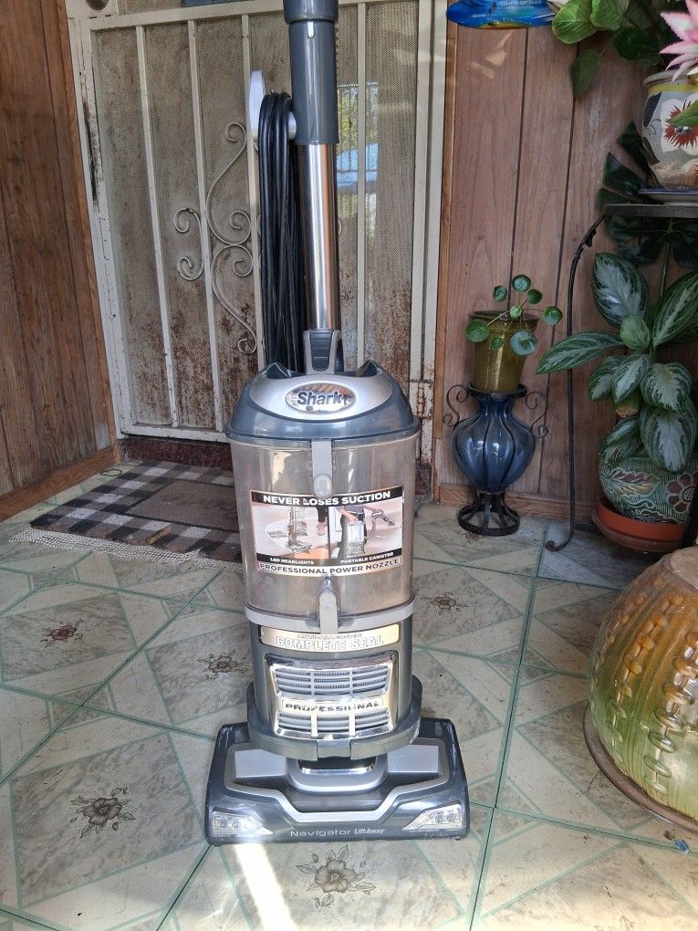 Shark UV54026 Vacuum Cleaner