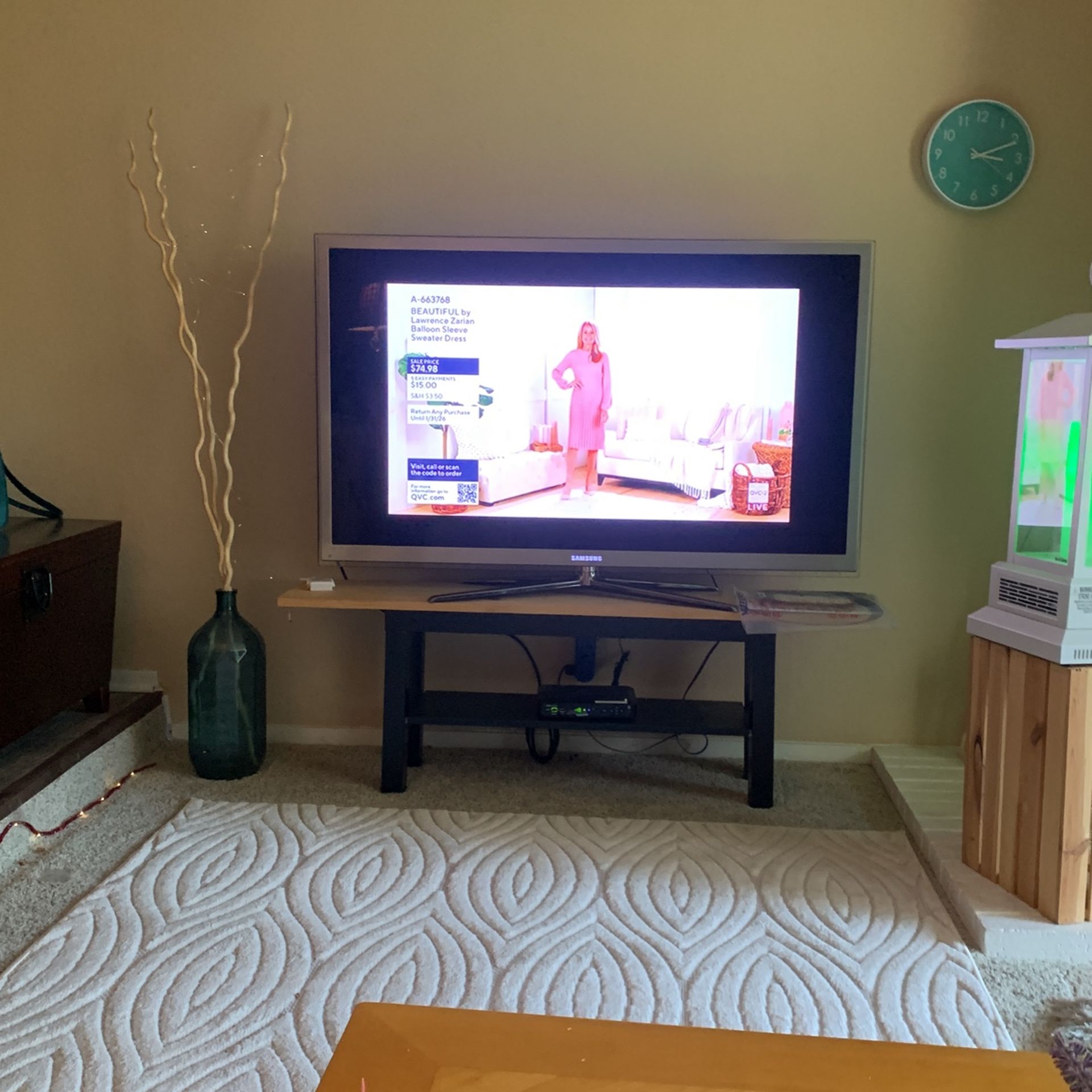 TV With Stand Used