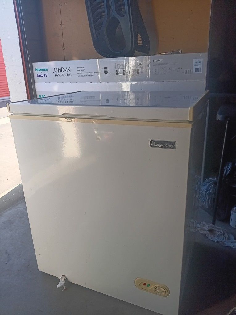 Magic chef  Medium Size freezer