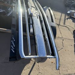 Chevy Silverado 2500 Grille Oem