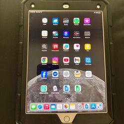Apple Ipad 9.7” with case