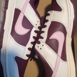 Nike Dunk Low “Valentines day❤️(2023’) size (9.5M). DS(New). Replacement box. 📦 $130. Cash. Tap in!!