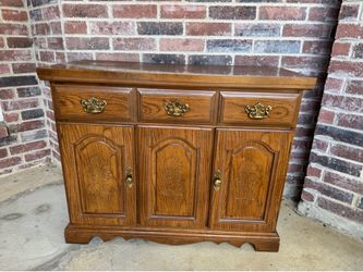 Broyhill Solid Accent Cabinet / Buffet / Console – As-Is