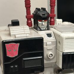 Metroplex was released in 1986 by Hasbro for the Transformers Generation 1.