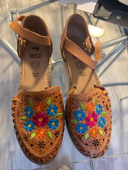 Mexican Huarache Sandals with Floral Embroidery Size 6