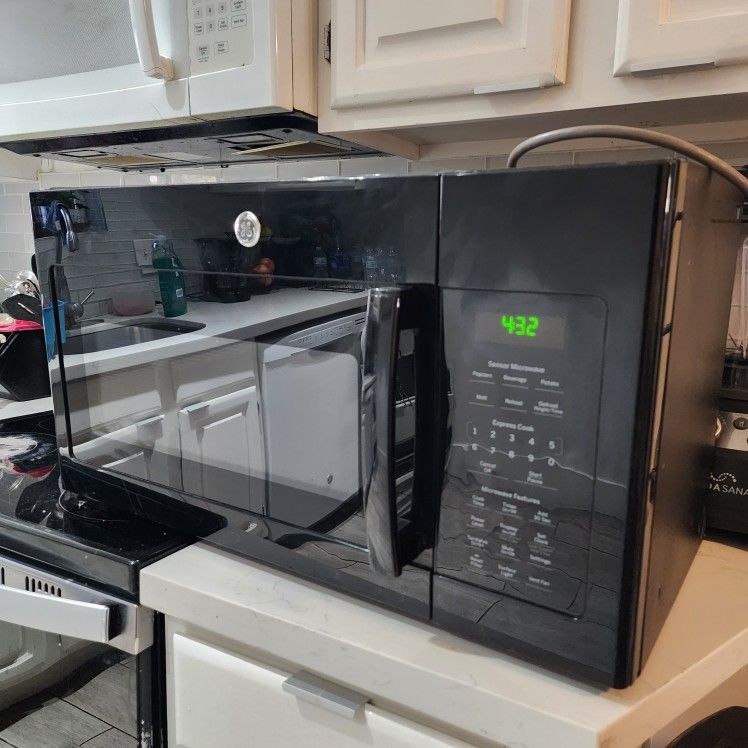 GE® 1.7 Cu. Ft. Over the Range Sensor Microwave OvenModel : JVM6175DK1BBSerial : SG231028BDimensions: 16.3125 H x 29.875 W x 15.5625 D