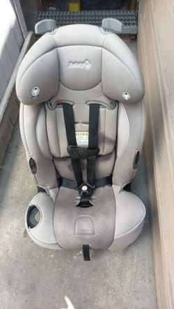 Car seat ( condition and details are on video & photos ) selling as is